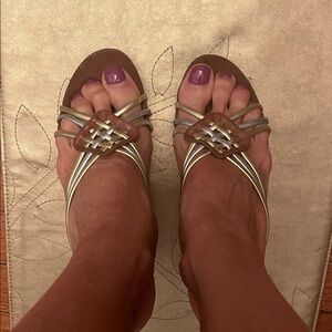 Women's Elegant Strappy Sandals in gold with leather accent